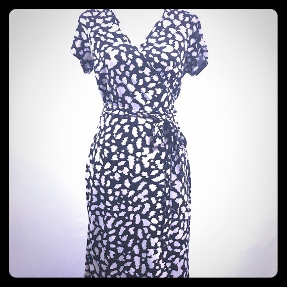 LOFT Dresses & Skirts - LOFT black and white true wrap dress SZ M